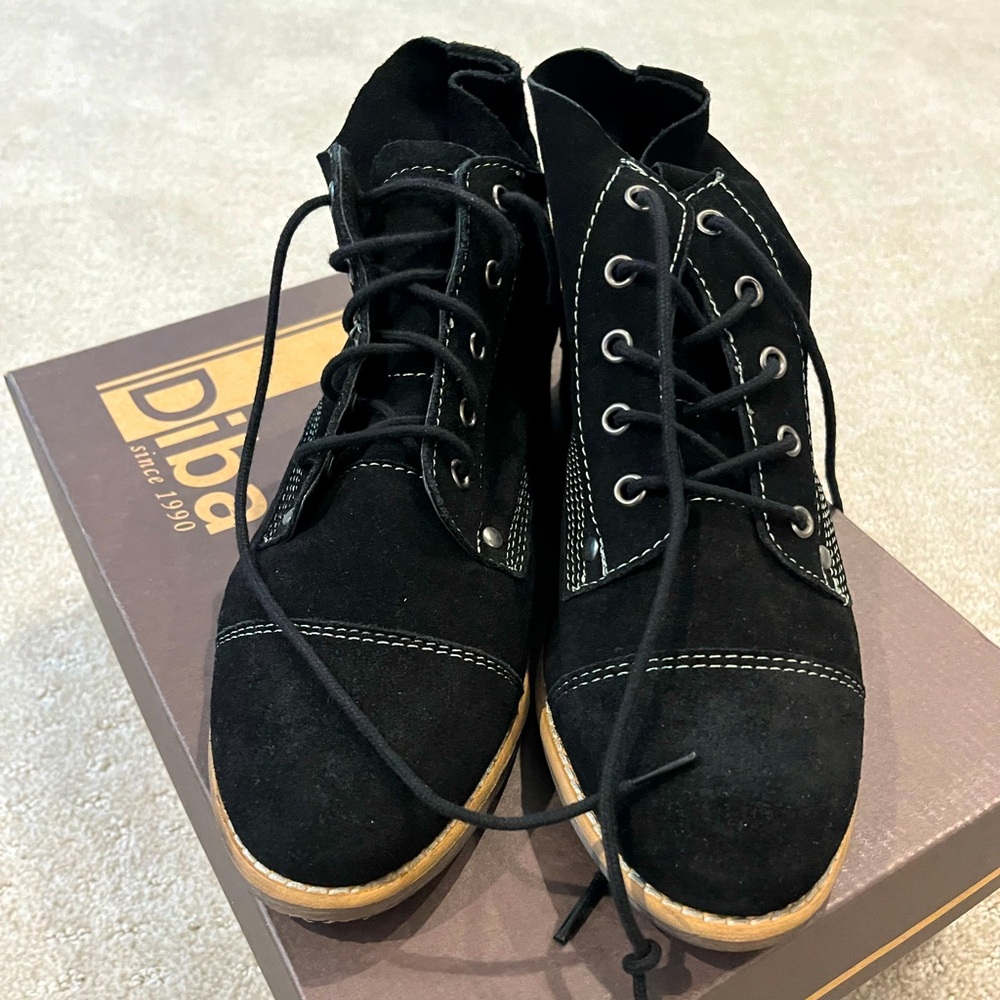 Soft Sided Black Boots with White Stitching by Diba, Size 7.5